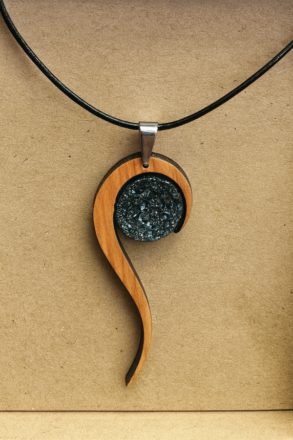 Κολιέ με Ξύλο Ελιάς & Μαύρο Κρύσταλλο