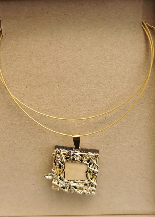 qrf Κολιέ με Ξύλο Ελιάς & Χρυσό Διακοσμητικό Πλαίσιο