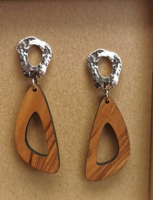 Σκουλαρίκια από Ξύλο Ελιάς & Ανάγλυφο Ασημί Στοιχείο