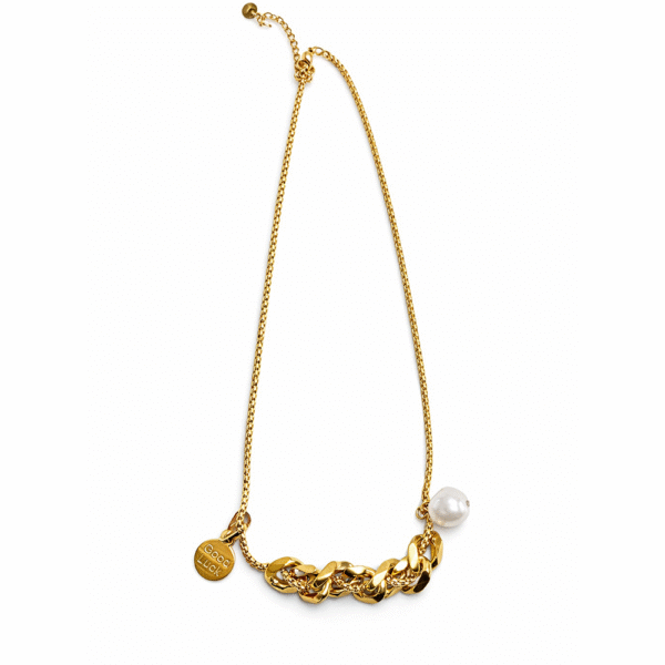 Κολιέ Αλυσίδα με Πέρλα & Charm “Good Luck” – Elegant Statement Necklace