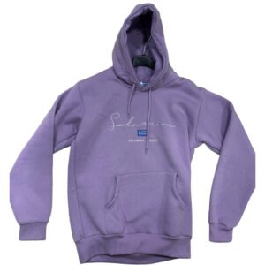 Άνετο και μοντέρνο φούτερ με κουκούλα σε μωβ απόχρωση.