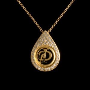 Χρυσό κολιέ με μονογράμμα “Φ” μέσα σε δάκρυ διακοσμημένο με λαμπερές πέτρες. Πολυτελές και κομψό κόσμημα με προσωπικό χαρακτήρα.