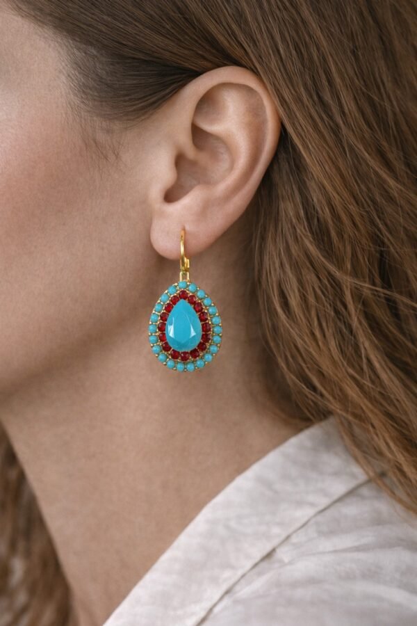 Εντυπωσιακά σκουλαρίκια σε σχήμα δάκρυ