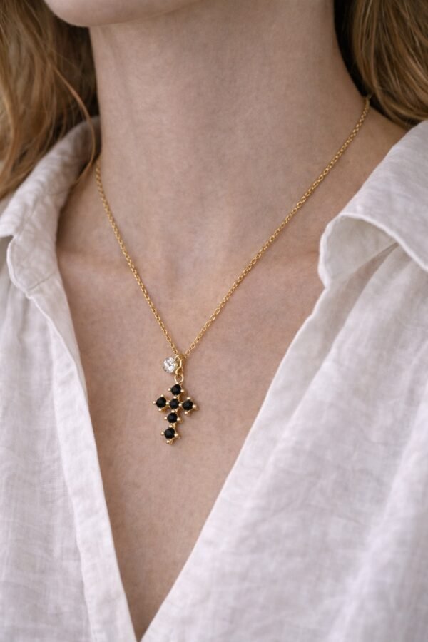 Κομψό ατσάλινο κολιέ