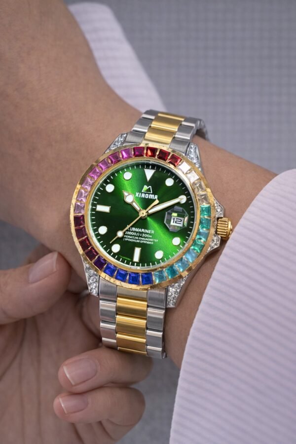 Ρολόι χειρός με εντυπωσιακό, μεγάλο καντράν