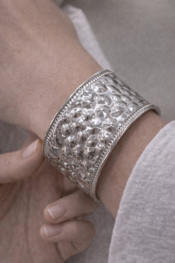 viber_image_2026-01-27_17-17-58-530 Statement Βραχιόλι με Σφυρήλατη Υφή