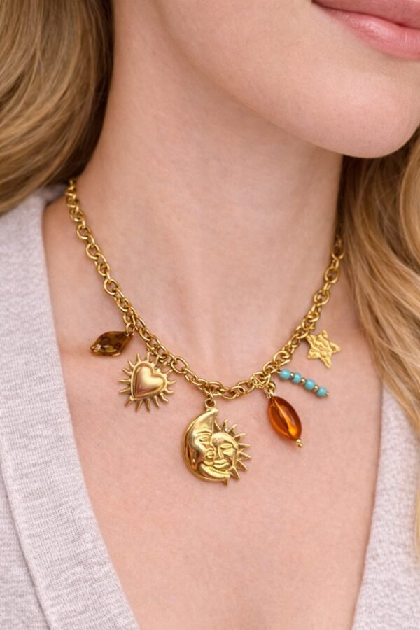 Κολιέ με αλυσίδα και εντυπωσιακά charms