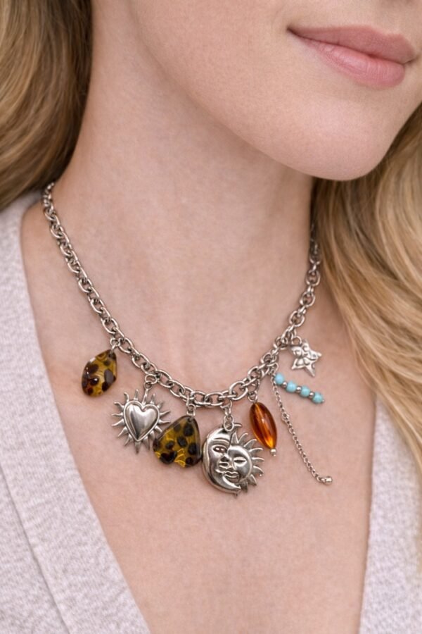 Κολιέ με αλυσίδα και διακοσμητικά charms