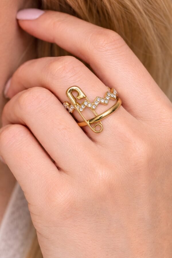 Δαχτυλίδι μοντέρνο σχέδιο παραμάνας