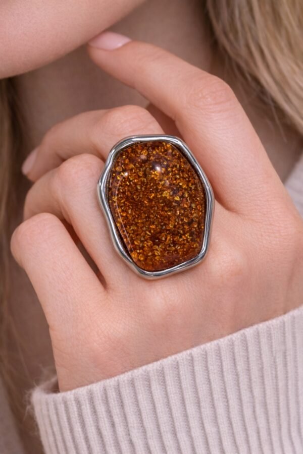 Εντυπωσιακό μεγάλο δαχτυλίδι