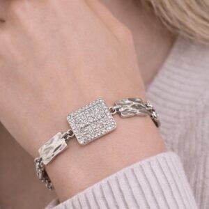 Κομψό βραχιόλι με σφυρήλατα στοιχεία