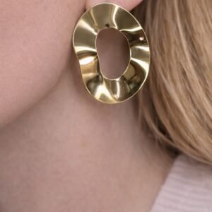 Σκουλαρίκια με μοντέρνο οργανικό σχήμα.