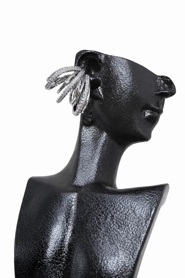 Ear cuff με πολυγραμμικό σχέδιο.