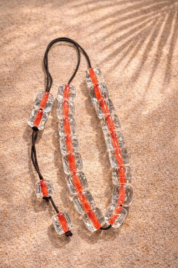 Χειροποίητο κομπολόι με διάφανεις γυάλινες χάντρες.