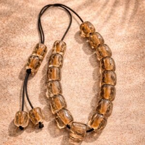 Χειροποίητο κομπολόι με διάφανες καφέ-κεχριμπαρένιες χάντρες.