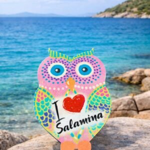 Χειροποίητο ξύλινο μαγνητάκι σε σχήμα κουκουβάγιας.