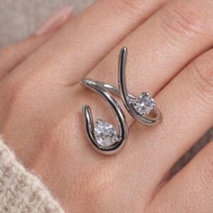 0-02-05-3a97fbd6cebfc96a846bf0b3d9d598056612be8c52fcc3d9ee1317887fa50b0e_17c38adfe0f59aa7 Ανοιγόμενο δαχτυλίδι από ανοξείδωτο ατσάλι σε κομψή ασημί απόχρωση.