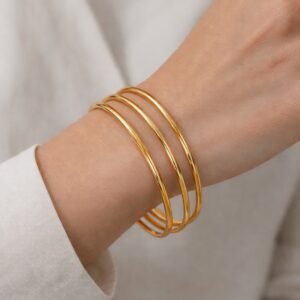 0-02-05-795b44515ed5ebb632639e30526a6e4e8d8ae1e7268092cfbf6088e7f71f0166_16f5a3d0ba38e335 Ατσάλινη βέργα σε χρυσή απόχρωση.