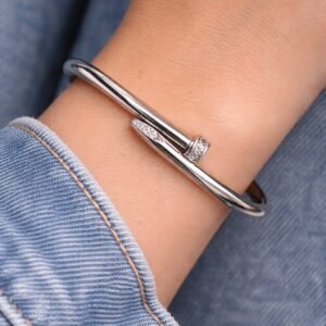 0-02-05-845f0c79b2bbe5d0bd7654ae9db42d0a7de77975c71ca5a60b717f4ecbb94eb0_c32686110eac17c6 Ατσάλινο βραχιόλι ανοιγόμενο, με κομψό και διαχρονικό σχεδιασμό.