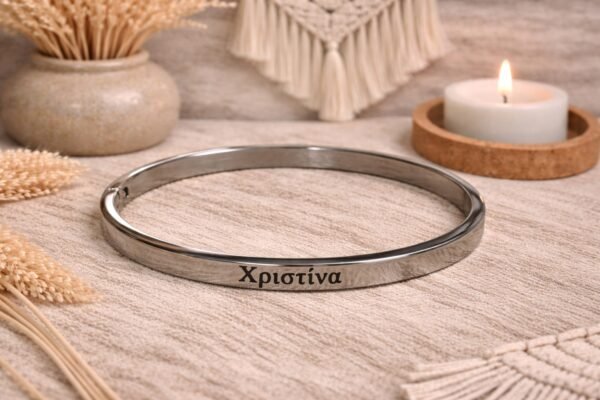 0-02-05-c3ee3a2068dd567077372c83f33b8dfb7a4a124c216d4e652a1feeee03c0ab76_b7c970619361012f Ατσάλινη χειροπέδα σε ασημί απόχρωση με χαραγμένο το όνομα Χριστίνα.