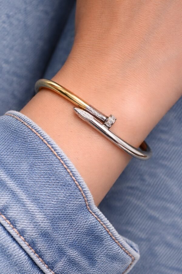 0-02-05-df7a4232ac538bad79a83ef149c2c9b1dff263172001108fcd3b98750165af3a_92ed73969b8722d8 Κομψό ανοιγόμενο βραχιόλι από ανοξείδωτο ατσάλι.