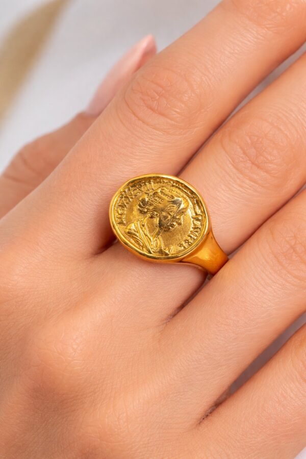 💍 Δαχτυλίδι με Αρχαίο Νόμισμα – Χρυσή Απόχρωση