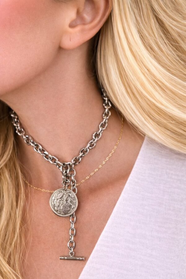 Μενταγιόν σε vintage νομισματικό στυλ.