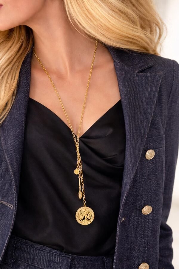 Κολιέ με διαχρονικό σχέδιο και νομίσματα