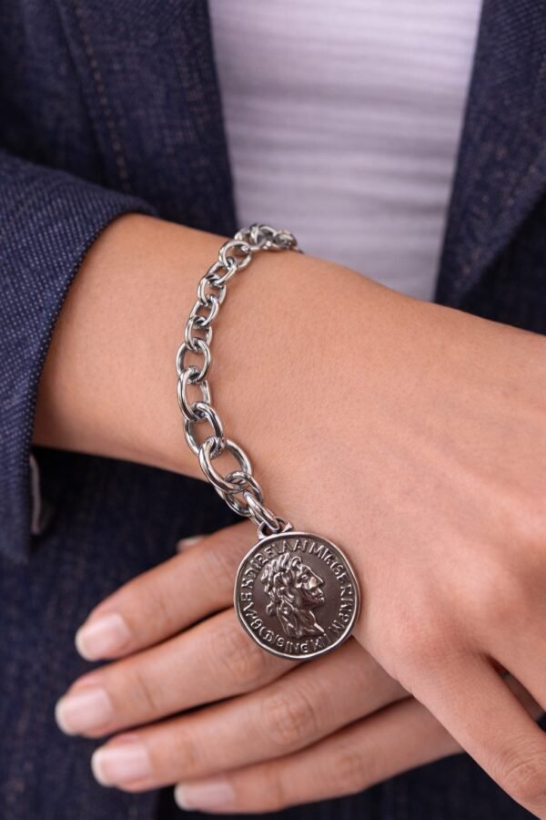 Βραχιόλι με εντυπωσιακή αλυσίδα και διακοσμητικό μοτίφ νόμισμα.