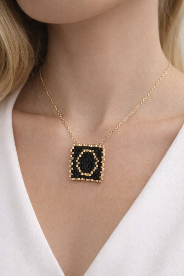 Χειροποίητο κολιέ.