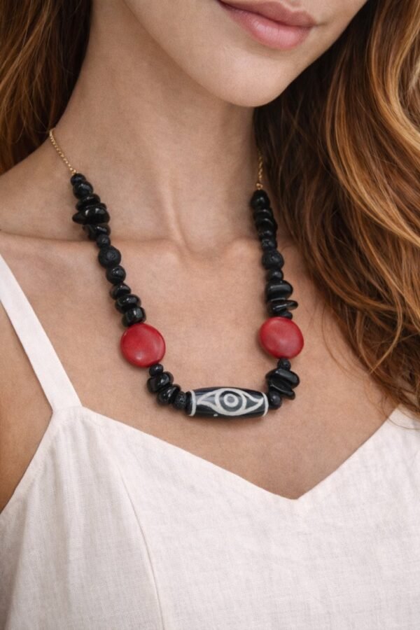 Χειροποίητο ελληνικό κολιέ, με λαβα. Εμπνευσμένο από τη δύναμη της φύσης