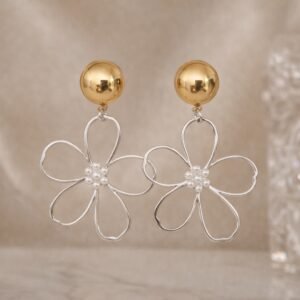 Κομψό κόσμημα με πέρλα.