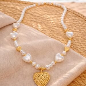 Κομψό κολιέ ατσάλι με πέρλες.