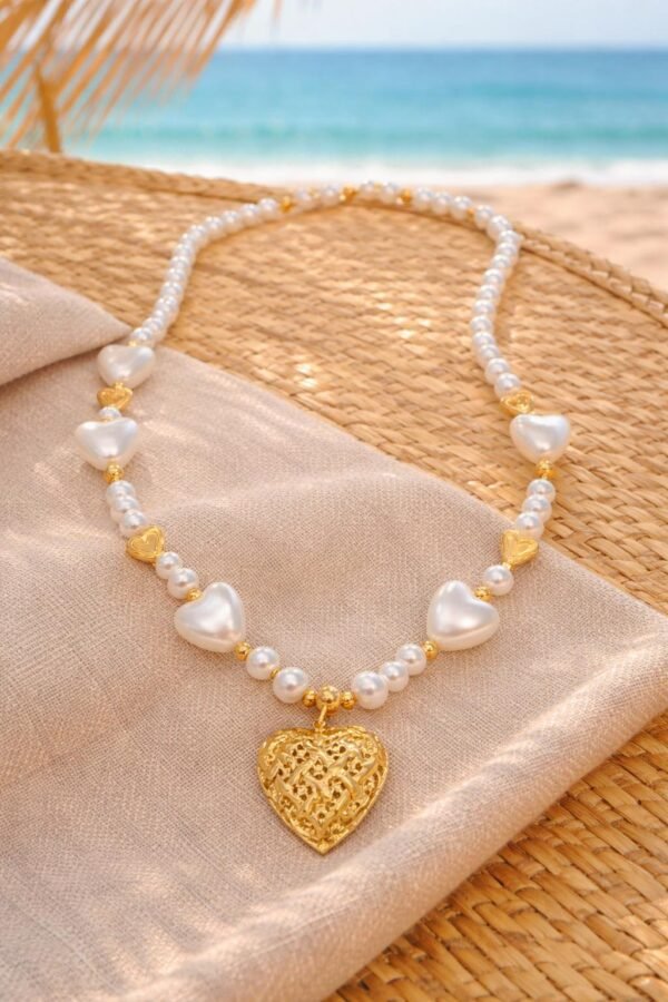 Κομψό κολιέ ατσάλι με πέρλες.