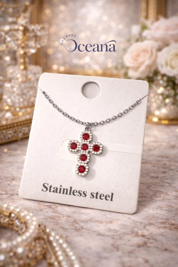 Κομψός ασημένιος σταυρός.