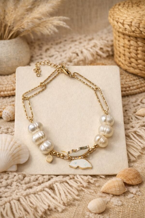 Βραχιόλι σε χρυσή απόχρωση.