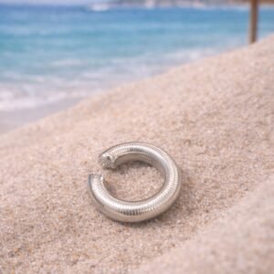 Μοντέρνο ear cuff.