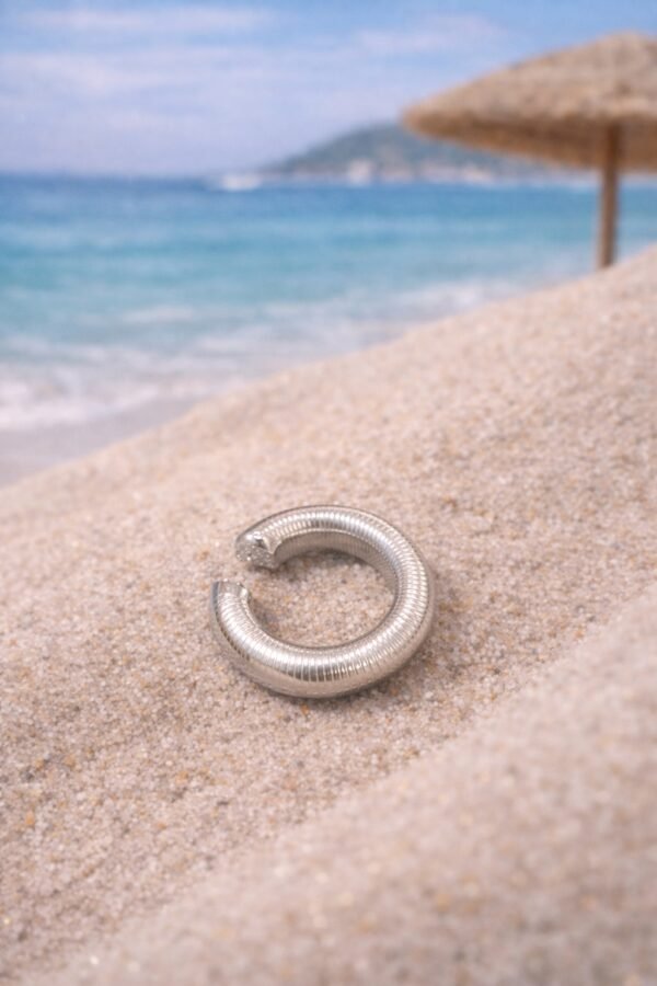 Μοντέρνο ear cuff.