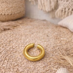 Κομψό ear cuff.