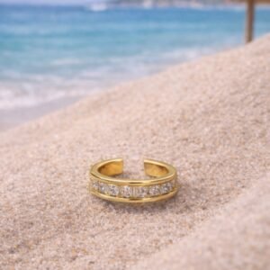 Κομψό ear cuff.