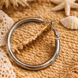 Κρίκος από ανοξείδωτο ατσάλι σε ασημί απόχρωση.