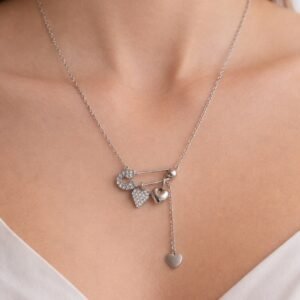 Κολιέ από ανοξείδωτο ατσάλι σε ασημί χρώμα με ιδιαίτερο σχέδιο παραμάνα