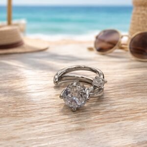 viber_image_2026-02-12_11-06-39-281 Ear cuff σε ασημί απόχρωση.