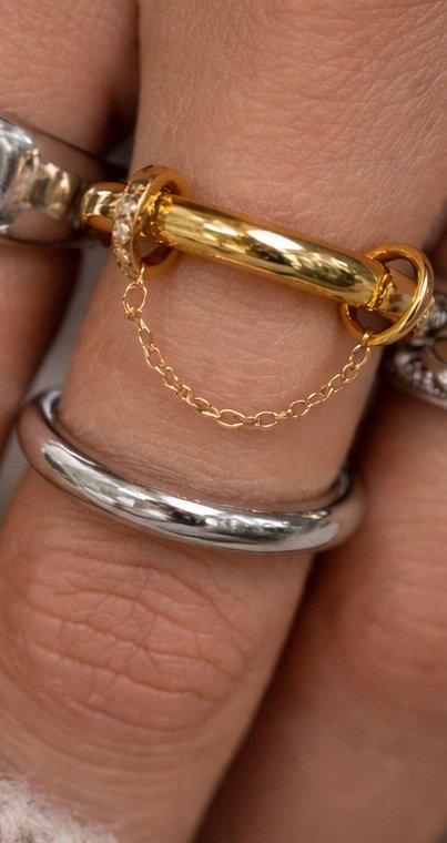 Δαχτυλίδι σε δίχρωμη απόχρωση (χρυσό & ασημί).