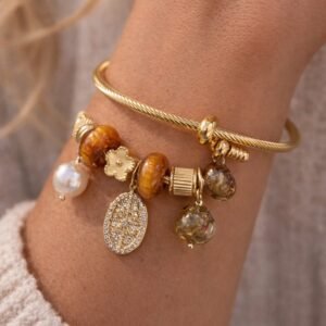 Βραχιόλι σε χρυσή απόχρωση με μοναδικά διακοσμητικά charms