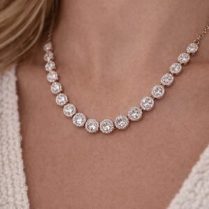 Κολιέ σε ασημί απόχρωση