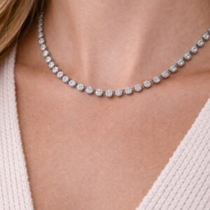 Κολιέ σε ασημί απόχρωση με διαδοχικά στρογγυλά στοιχεία