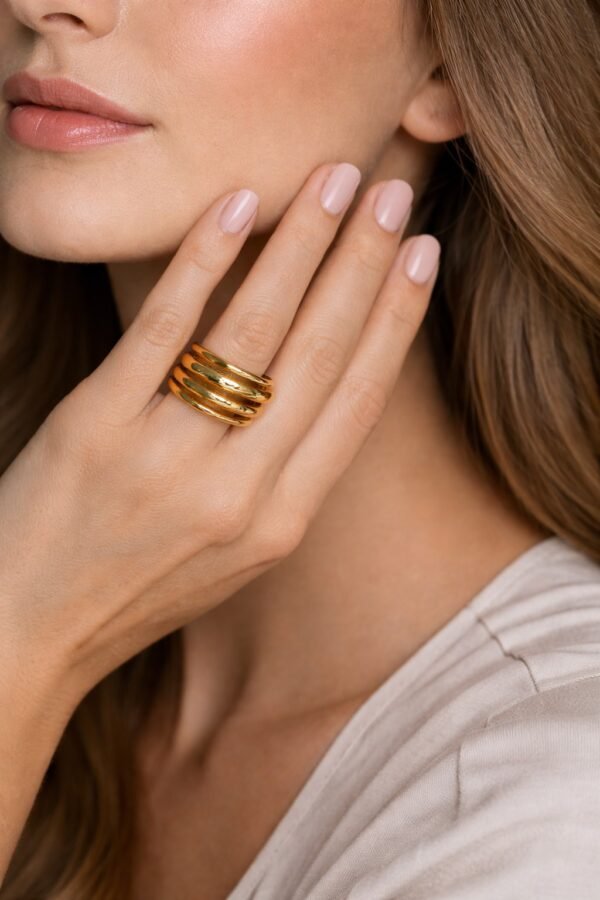 Εντυπωσιακό δαχτυλίδι